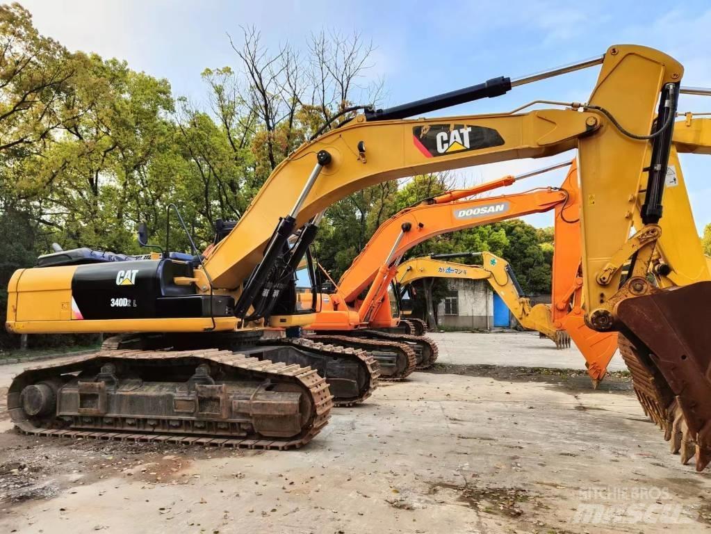 CAT 349 D2 حفارات زحافة