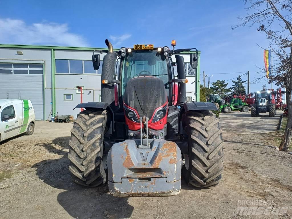 Valtra T 254 الجرارات