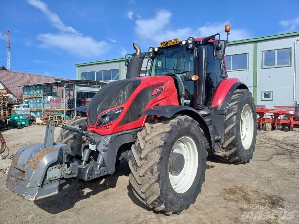 Valtra T 254 الجرارات