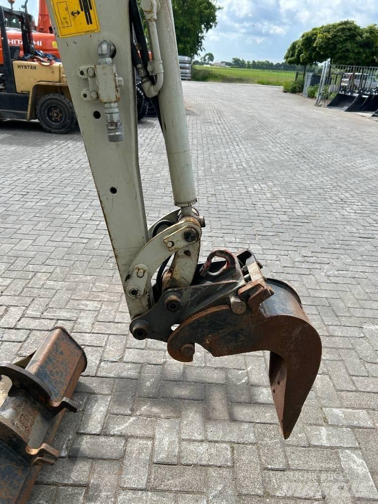 Takeuchi TB 216 حفارات صغيرة أقل من 7 طن (حفارات صغيرة)