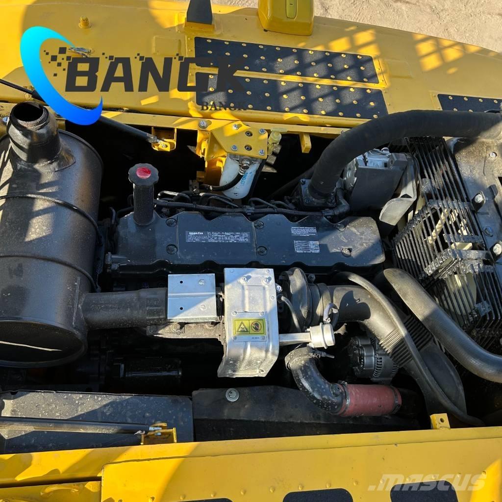 Komatsu PC 240-8 حفارات زحافة