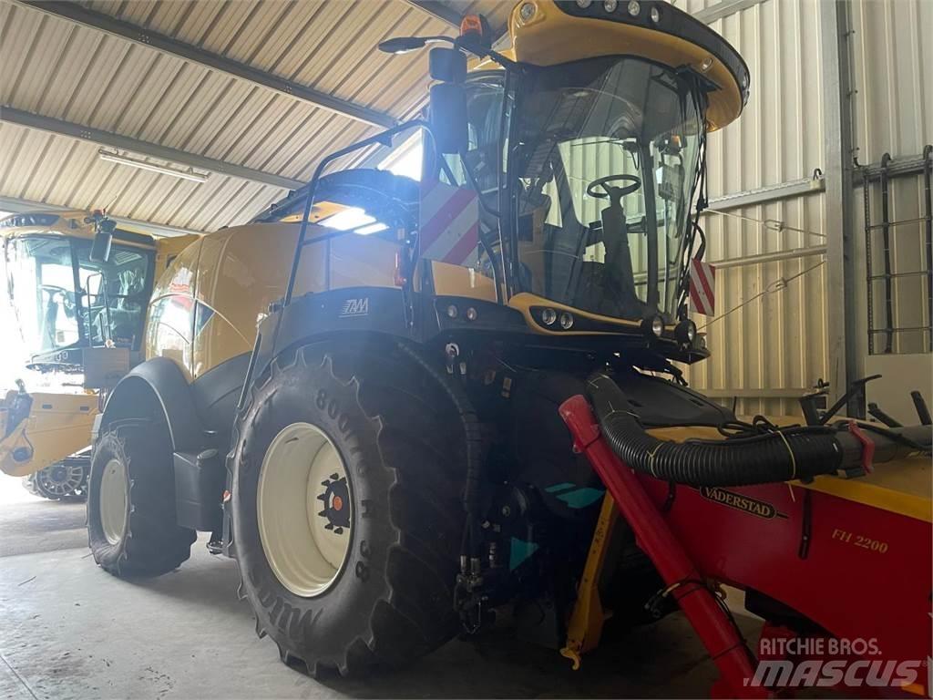 New Holland FR550 علافات ذاتية الدفع