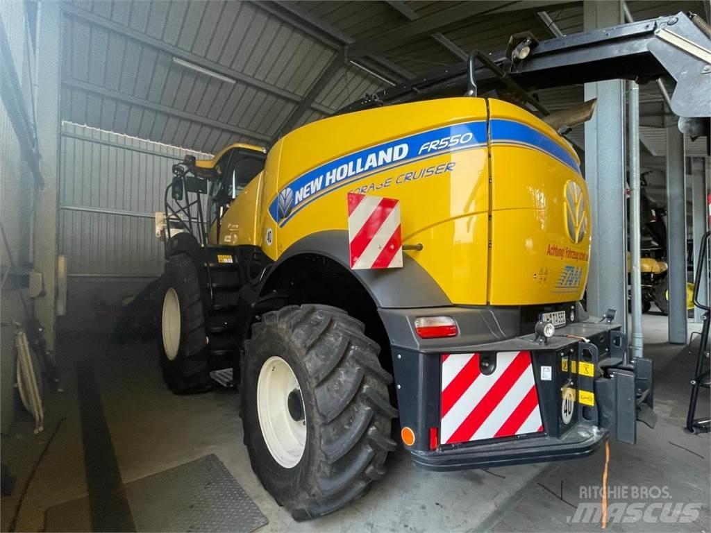 New Holland FR550 علافات ذاتية الدفع