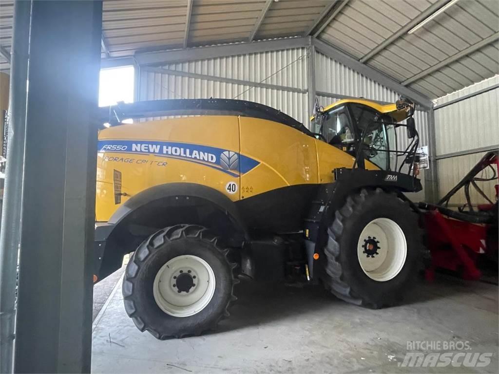 New Holland FR550 علافات ذاتية الدفع
