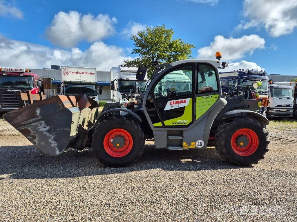 CLAAS Scorpion 7044 معدات مناولة لأغراض الزراعة