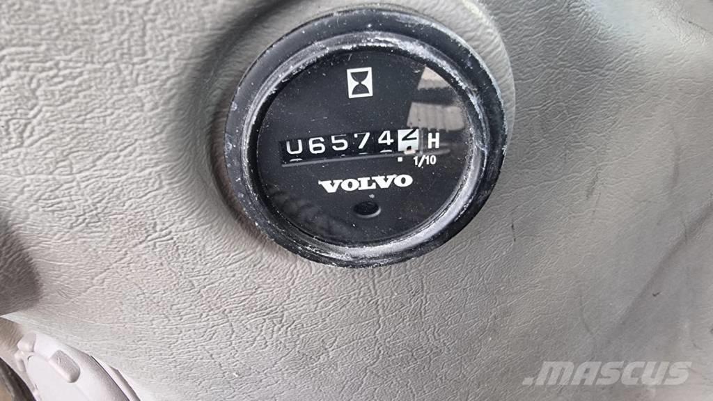 Volvo EW 140 D حفارات بعجل