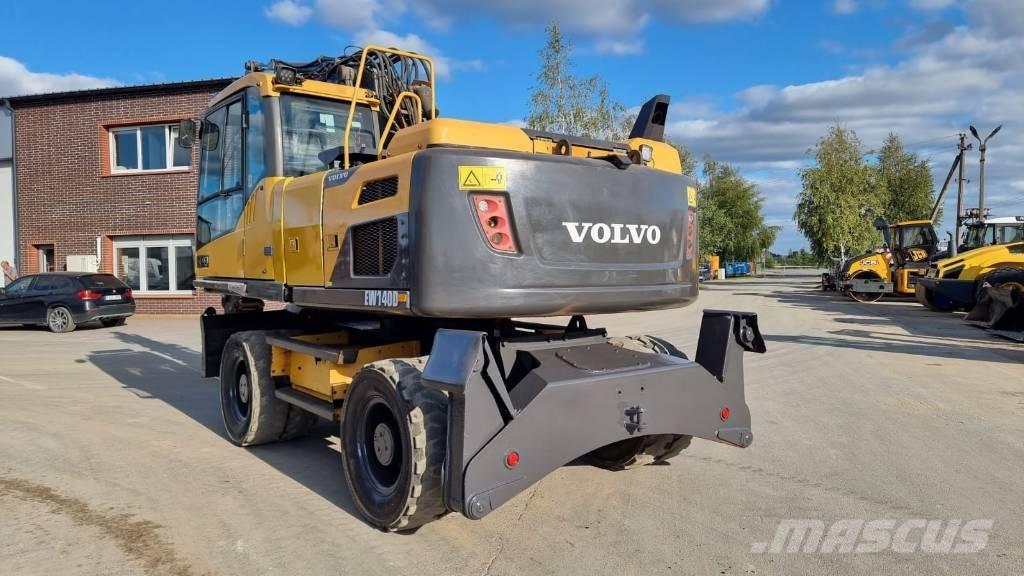 Volvo EW 140 D حفارات بعجل
