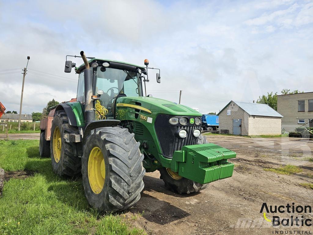 John Deere 7830 الجرارات