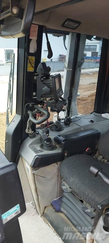 CAT D6N XL بلدوزرات مجنزرة