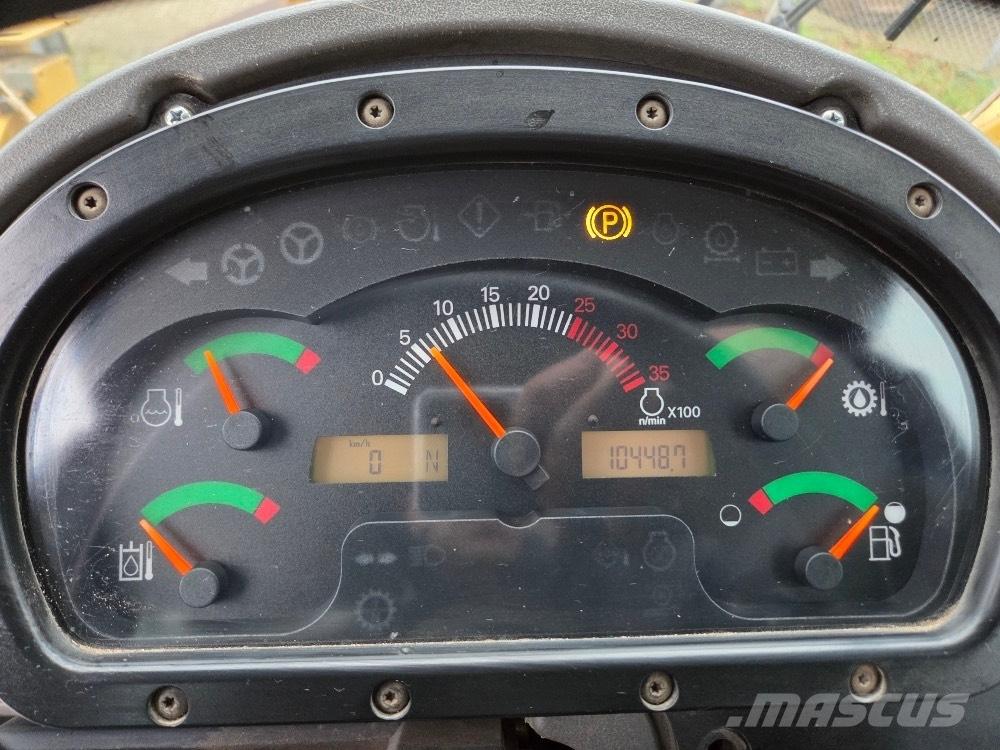 CAT 938G لوادر بعجل