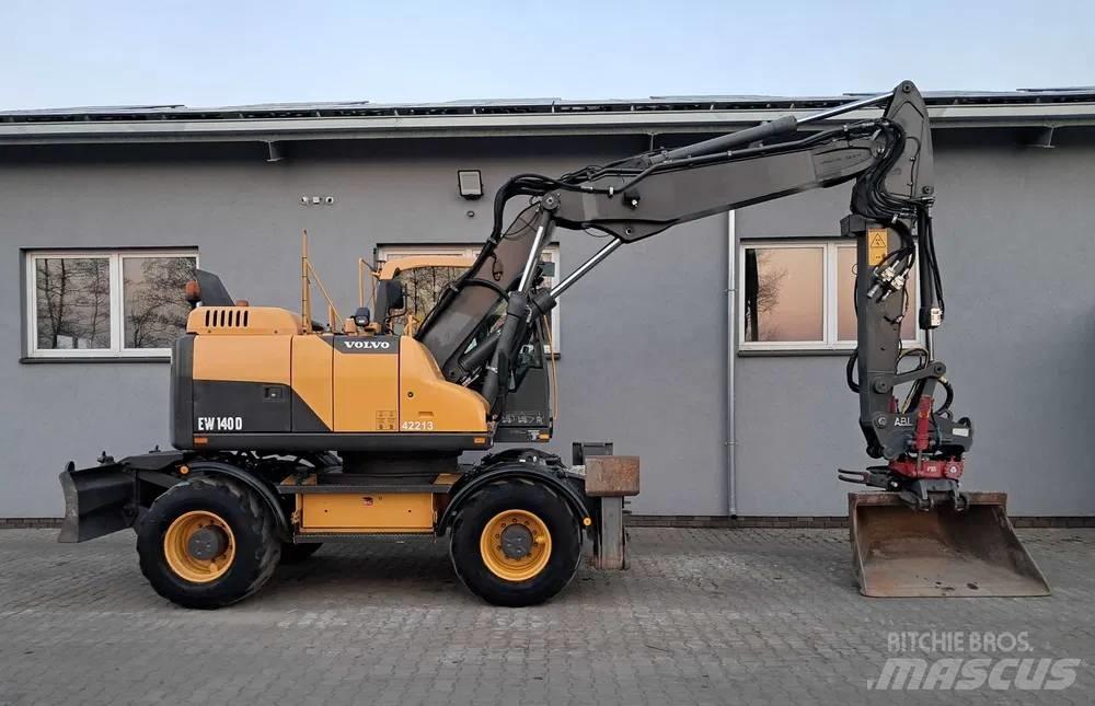 Volvo EW 140 D حفارات بعجل