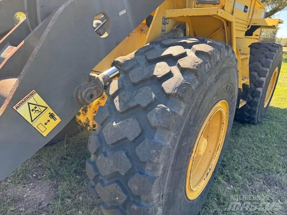 Volvo L70 B لوادر بعجل