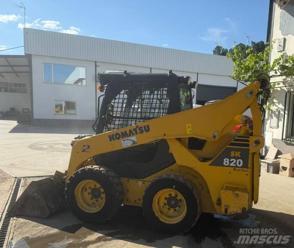 Komatsu SK 820-5 لوادر انزلاقية التوجيه