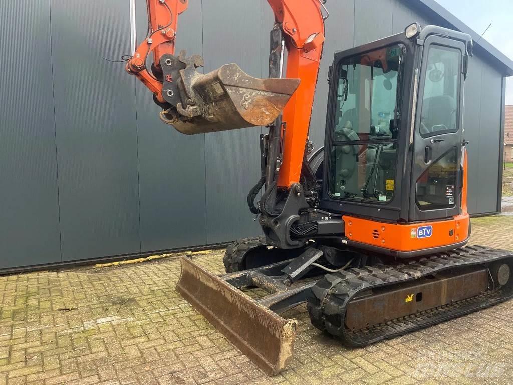 Hitachi U55-5a حفارات صغيرة أقل من 7 طن (حفارات صغيرة)