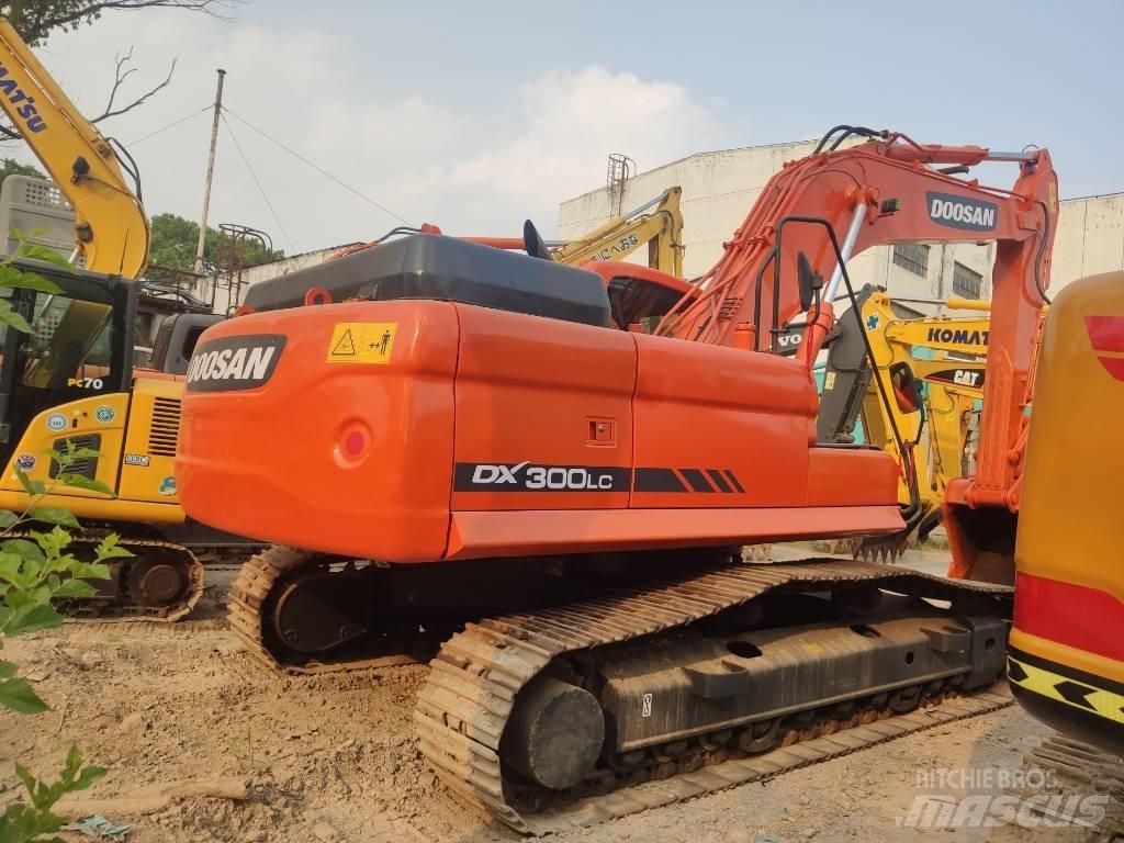 Doosan dx300 حفارات زحافة