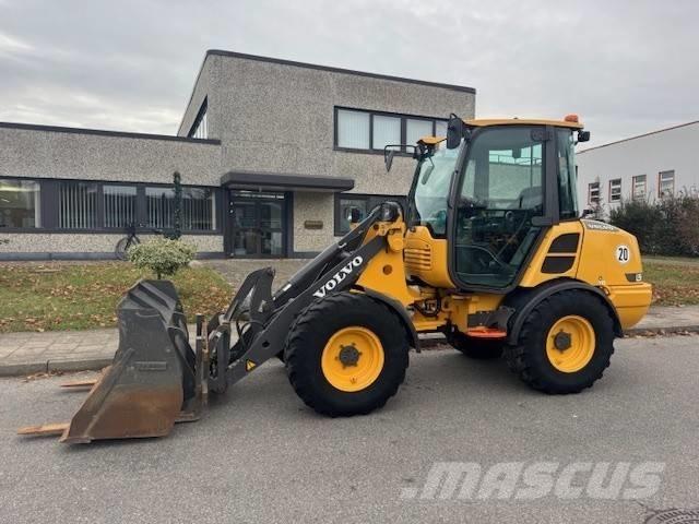 Volvo L 25 F لوادر بعجل