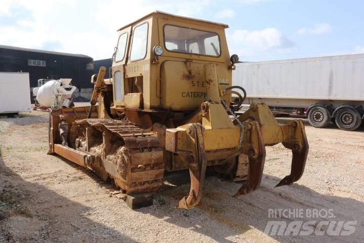 CAT D 6 C Ripper بلدوزرات مجنزرة