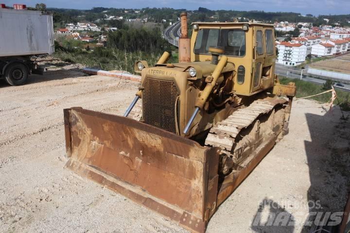 CAT D 6 C Ripper بلدوزرات مجنزرة