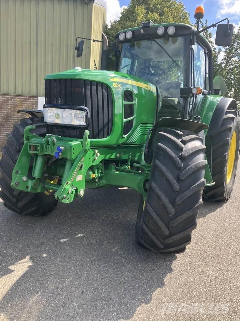 John Deere 6830 الجرارات