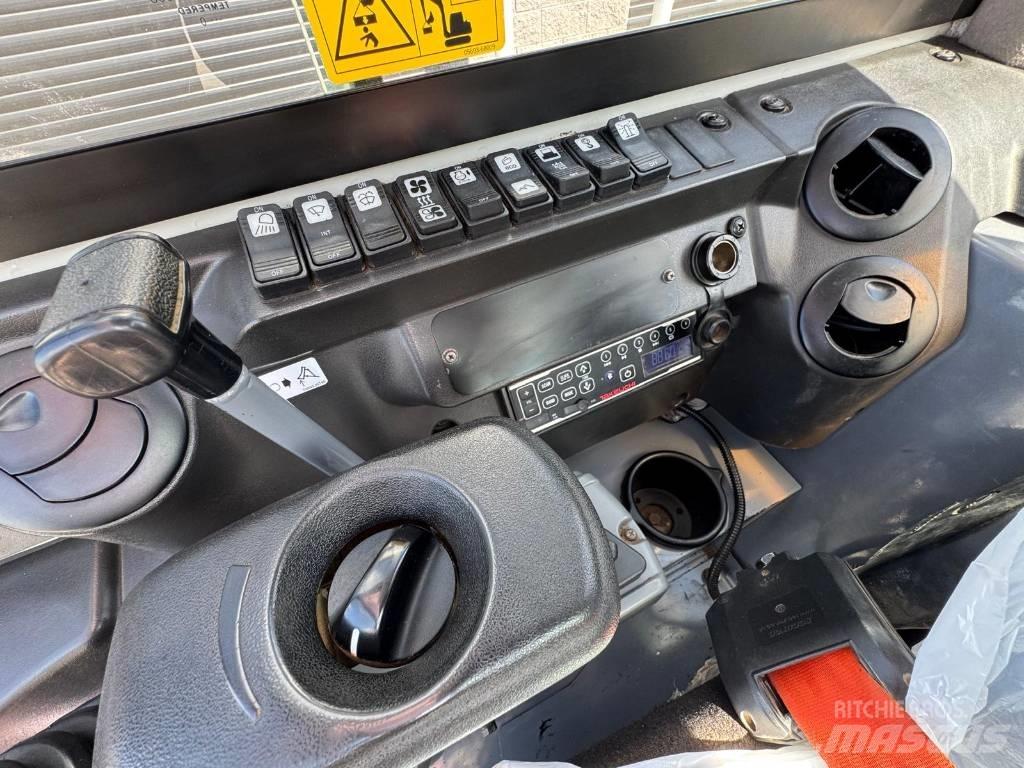 Takeuchi TB 230 حفارات صغيرة أقل من 7 طن (حفارات صغيرة)