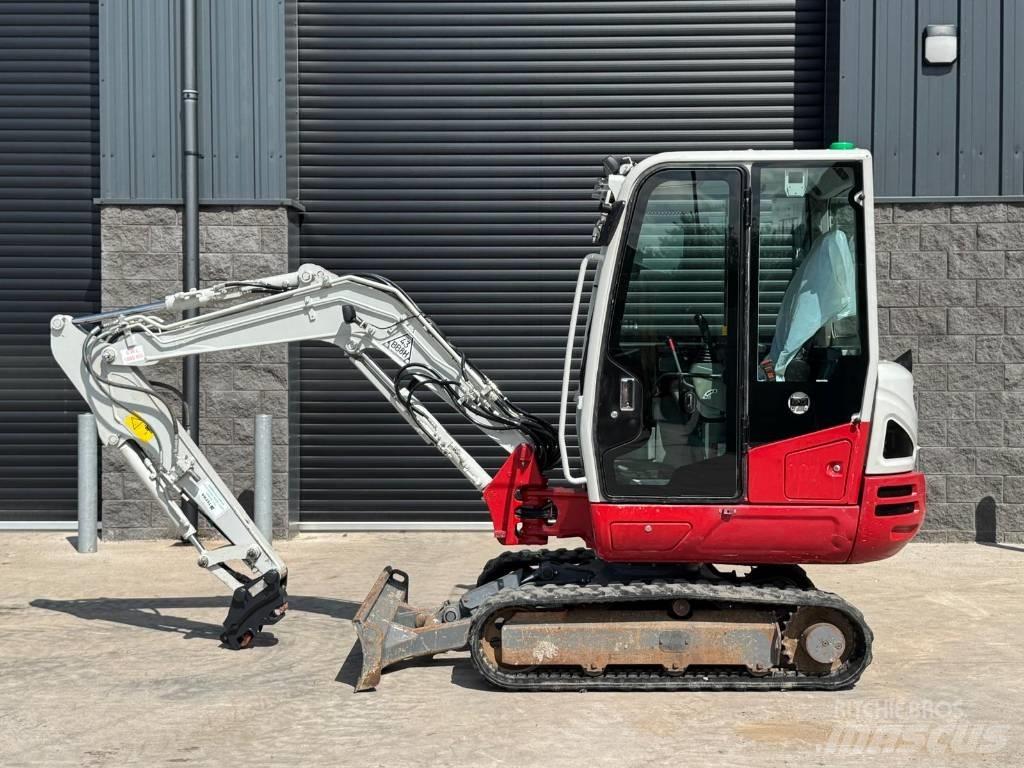 Takeuchi TB 230 حفارات صغيرة أقل من 7 طن (حفارات صغيرة)