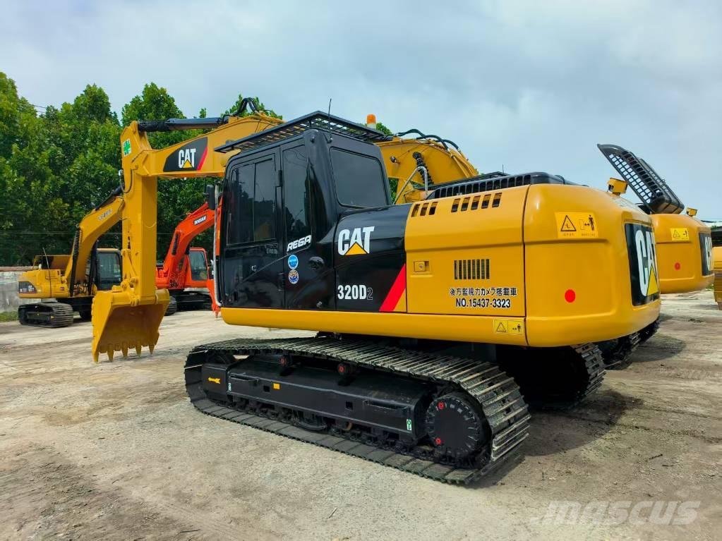 CAT 320 D حفارات زحافة