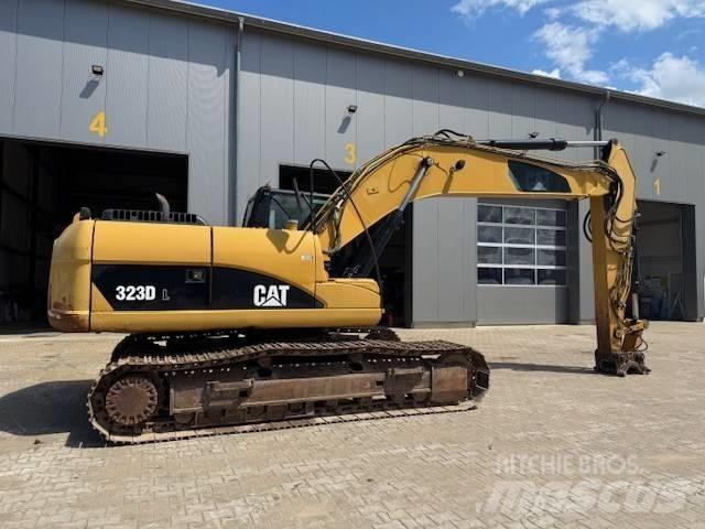 CAT 323 D L حفارات زحافة