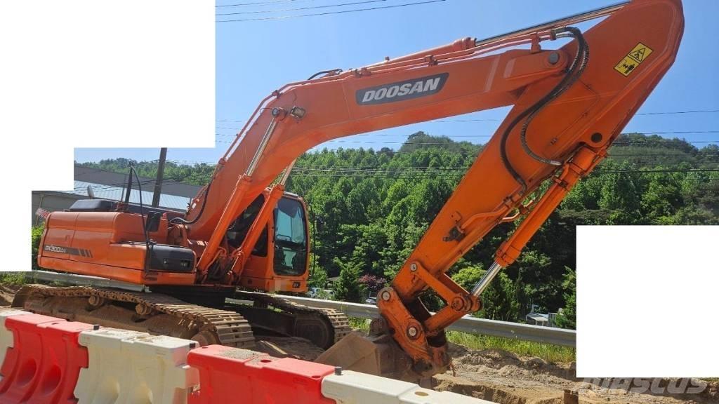 Doosan DX 300 LC حفارات زحافة