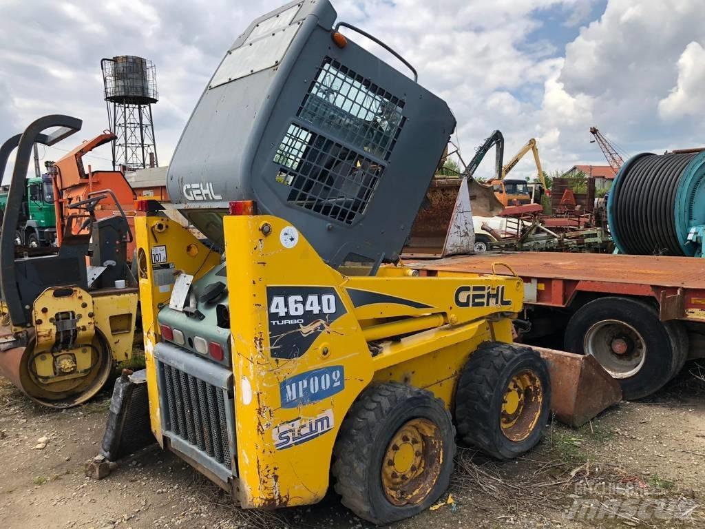 Gehl 4640 FOR PARTS لوادر انزلاقية التوجيه