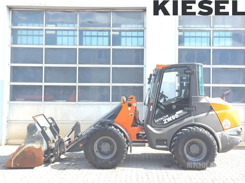 Hitachi ZW 95-6 لوادر انزلاقية التوجيه