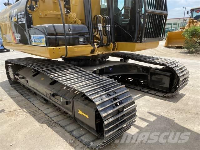CAT 320 D حفارات زحافة