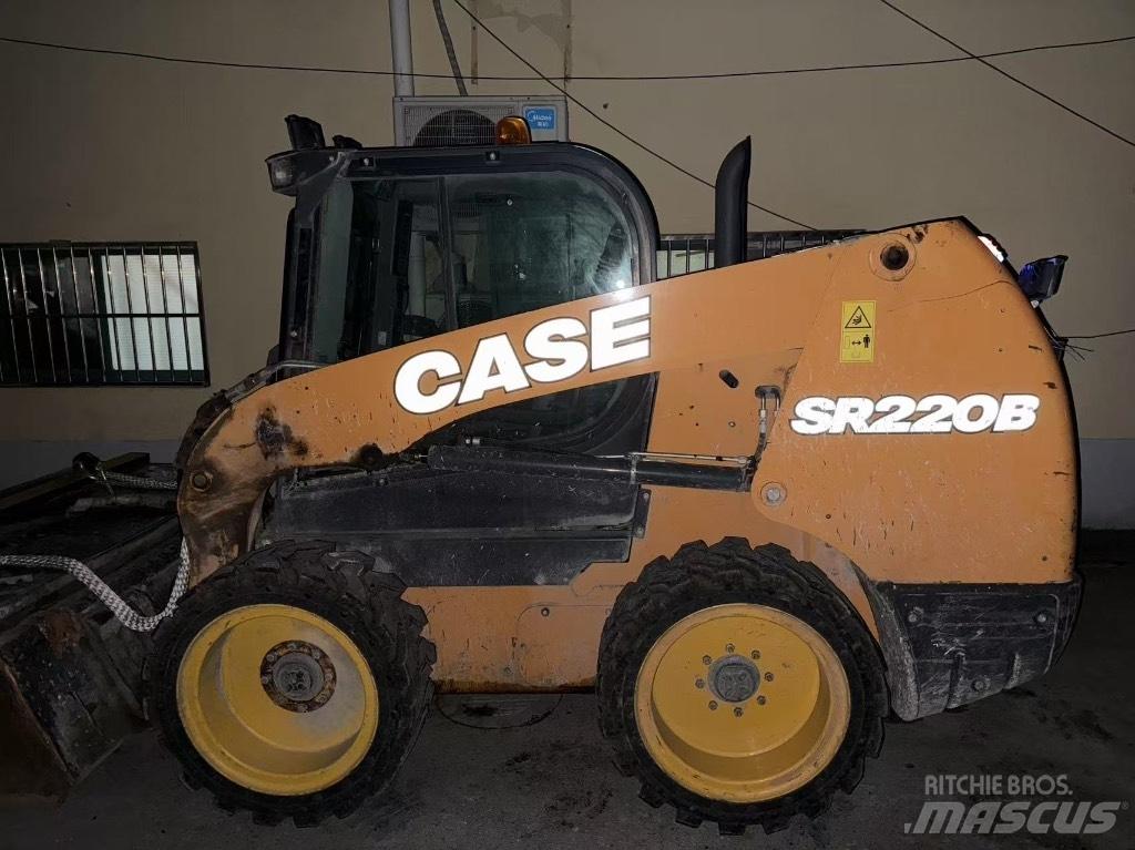 CASE SR 220B لوادر انزلاقية التوجيه