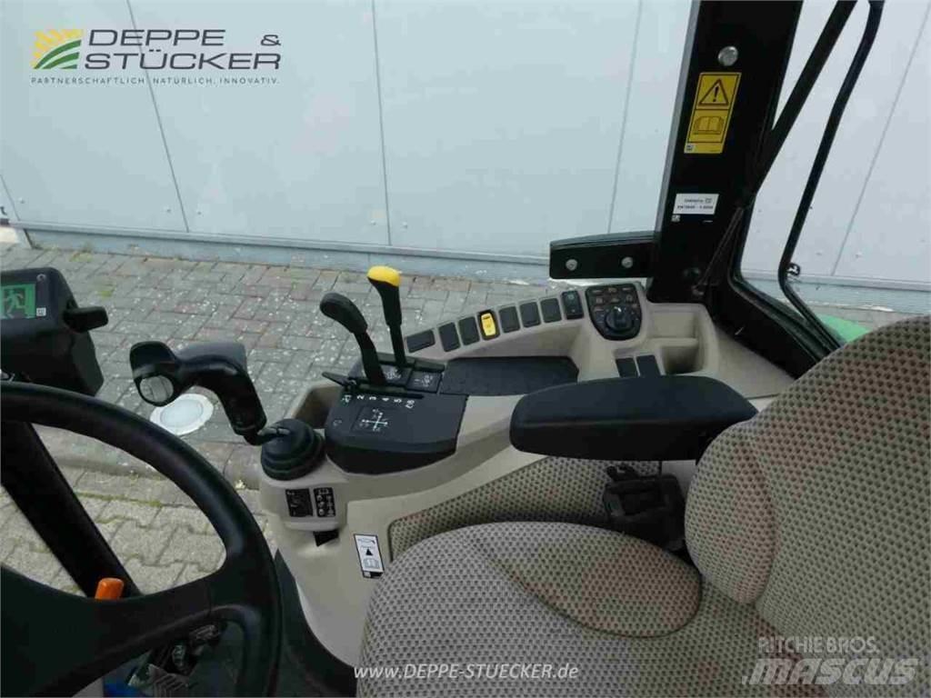 John Deere 3046R جرارات مدمجة