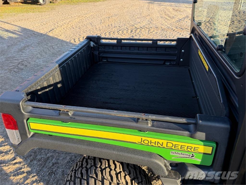 John Deere 835M ماكينات زراعية أخرى