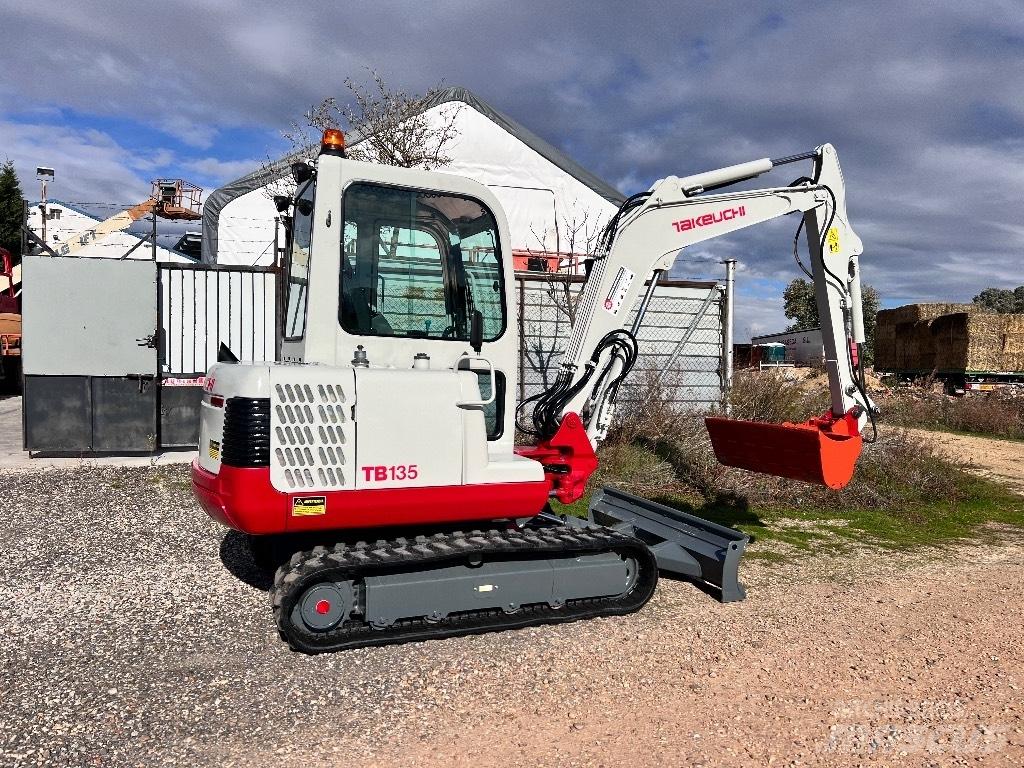 Takeuchi TB 135 حفارات صغيرة أقل من 7 طن (حفارات صغيرة)