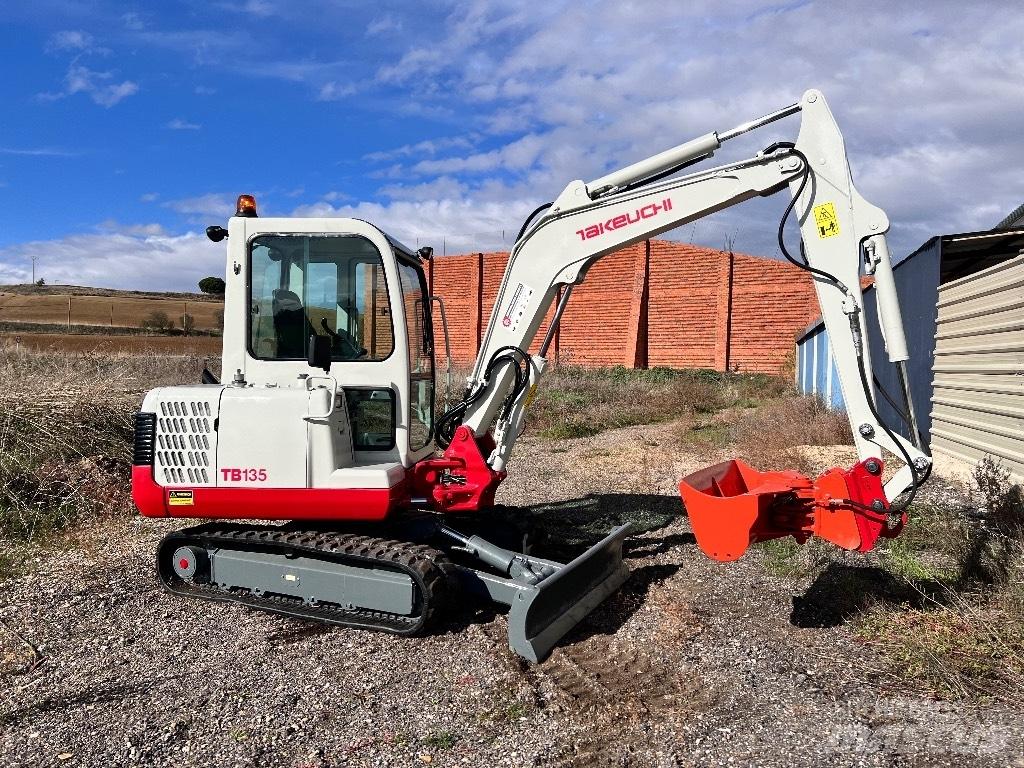 Takeuchi TB 135 حفارات صغيرة أقل من 7 طن (حفارات صغيرة)