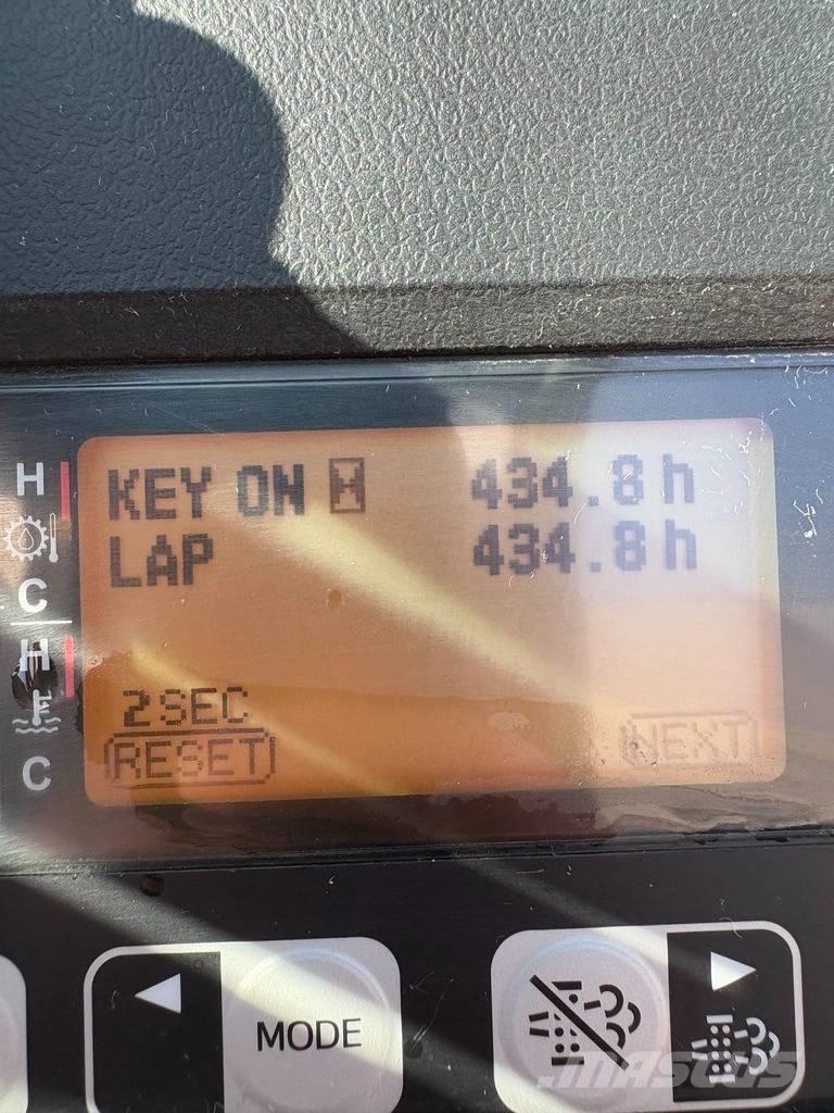 Toyota 8 FDF 25 شاحنات الديزل