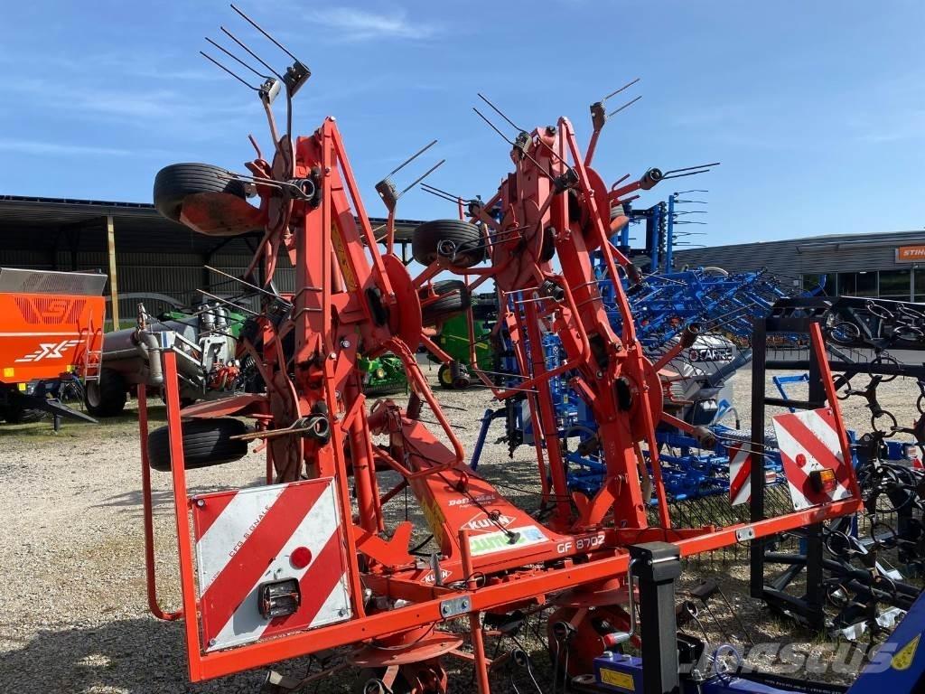 Kuhn GF8702 مكابس وميبسات التبن