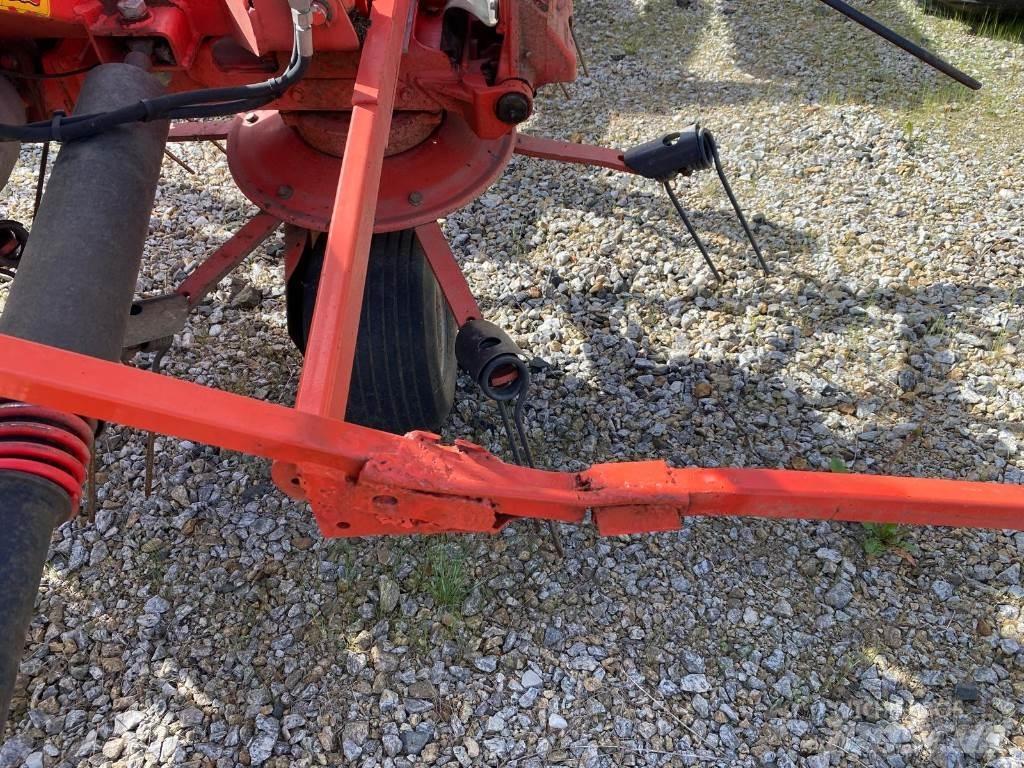 Kuhn GF8702 مكابس وميبسات التبن
