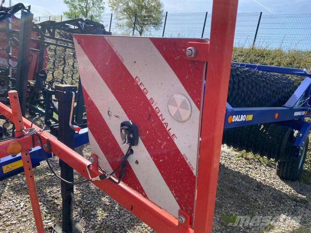 Kuhn GF8702 مكابس وميبسات التبن