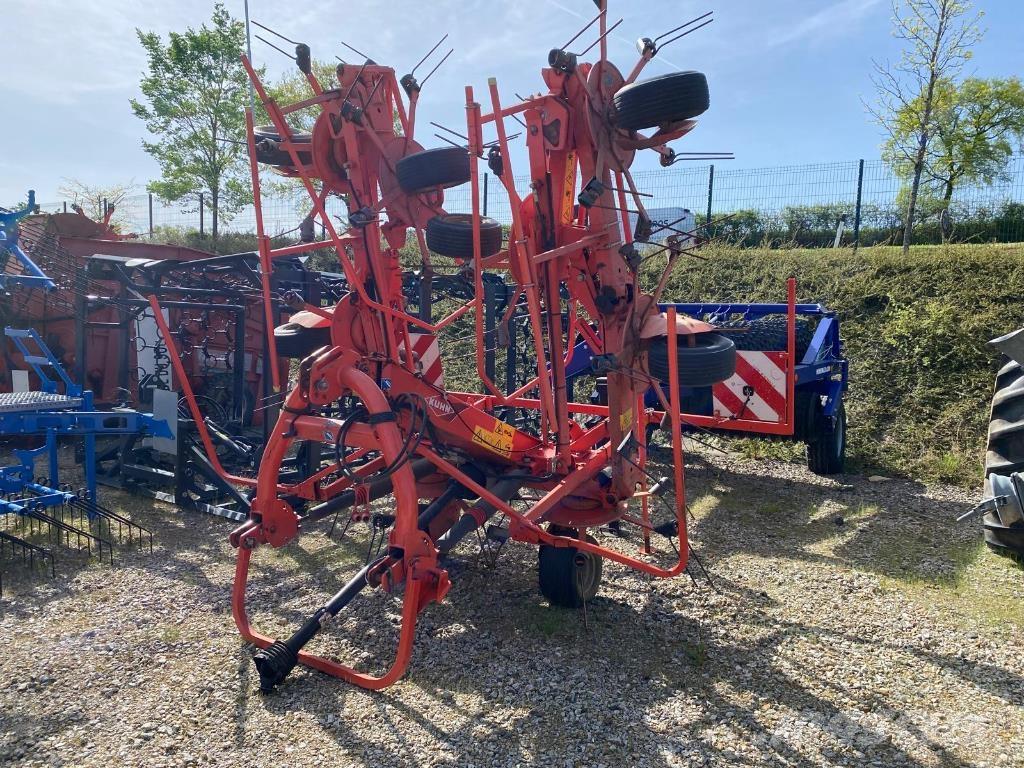 Kuhn GF8702 مكابس وميبسات التبن