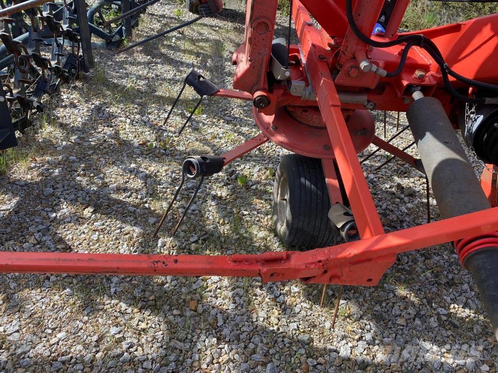 Kuhn GF8702 مكابس وميبسات التبن