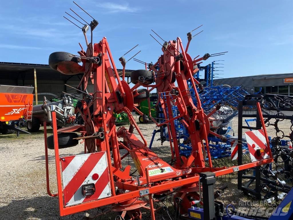 Kuhn GF8702 مكابس وميبسات التبن