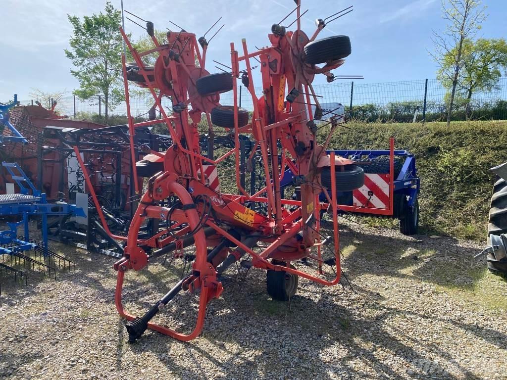 Kuhn GF8702 مكابس وميبسات التبن