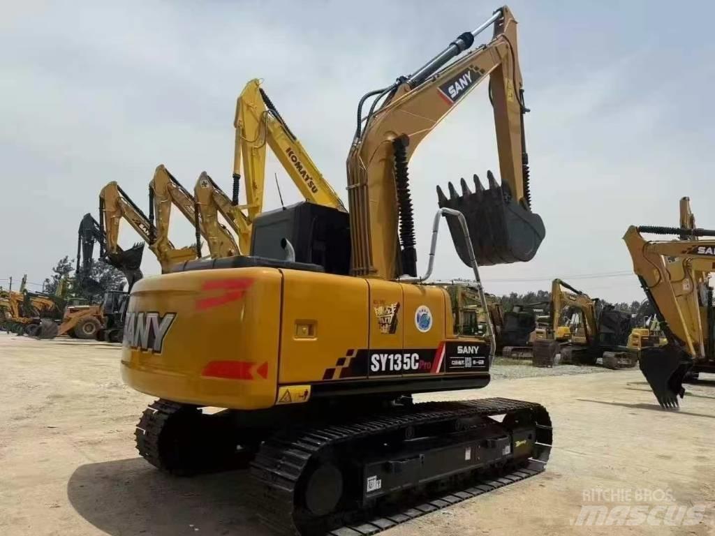 Sany SY 135 C حفارات زحافة