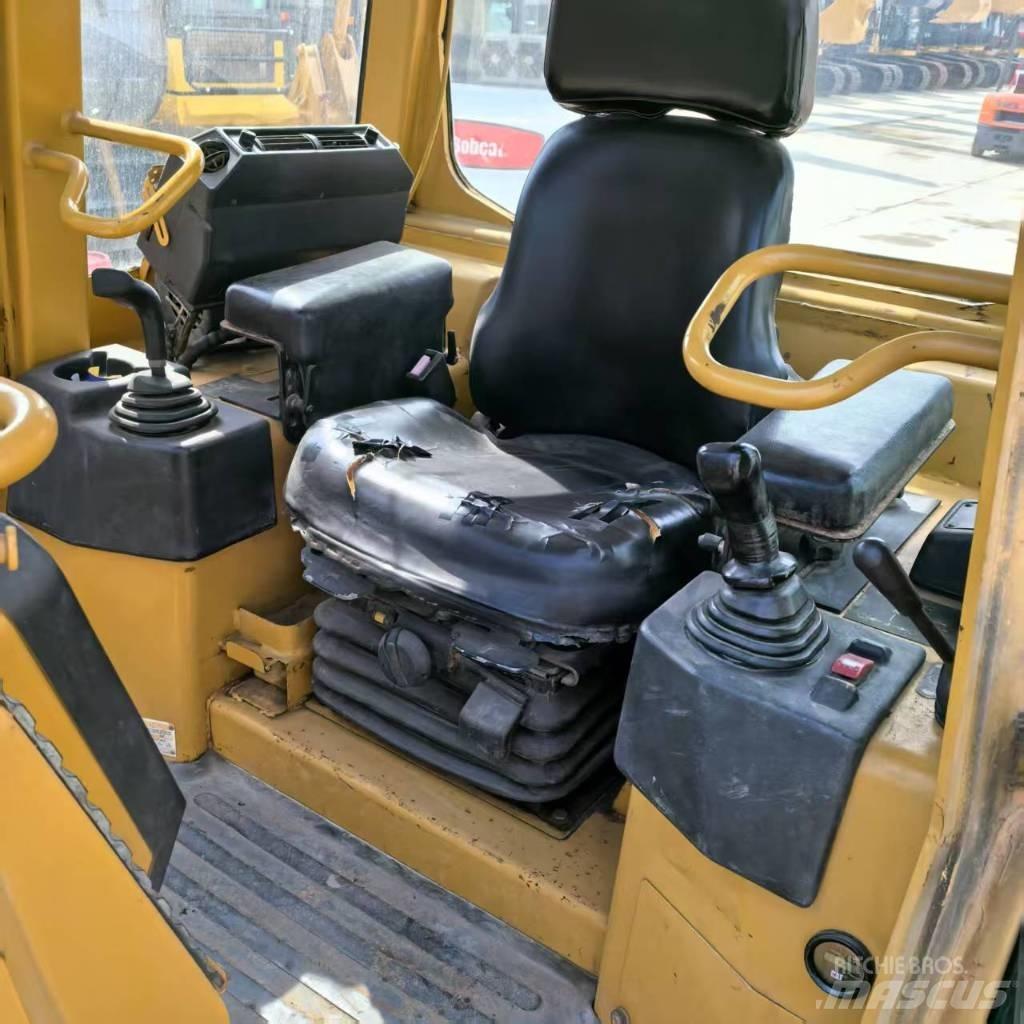 CAT D 5 G LGP بلدوزرات مجنزرة