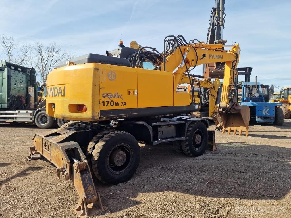 Hyundai R 170 W حفارات بعجل