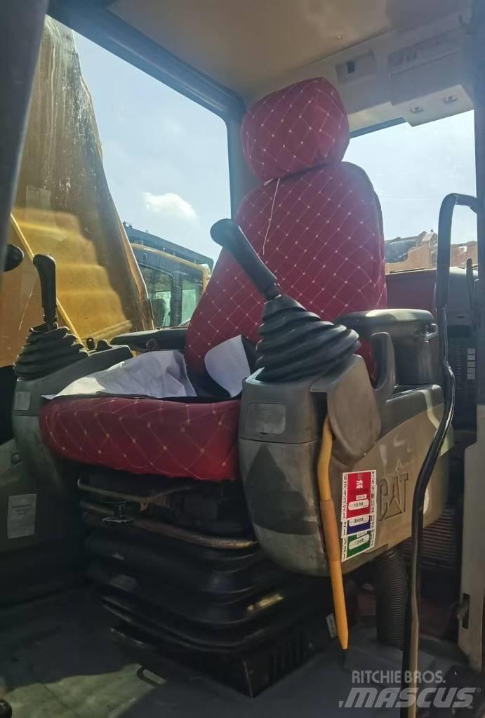 CAT 320 D2 حفارات زحافة