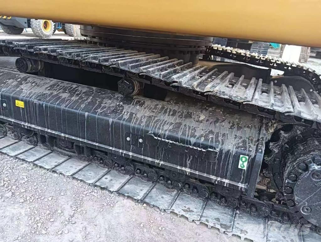 CAT 324 D L حفارات زحافة