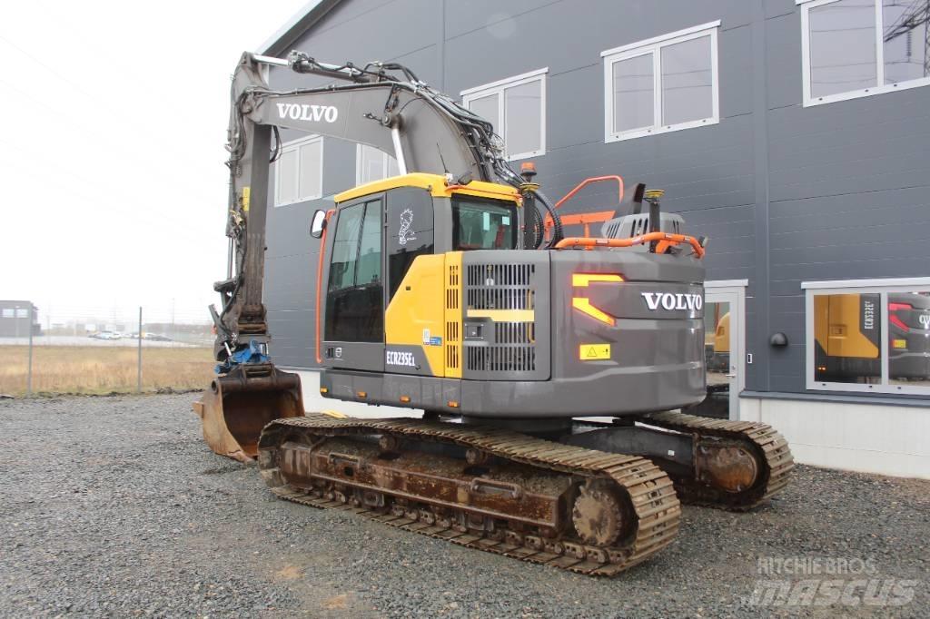 Volvo ECR 235 E حفارات زحافة